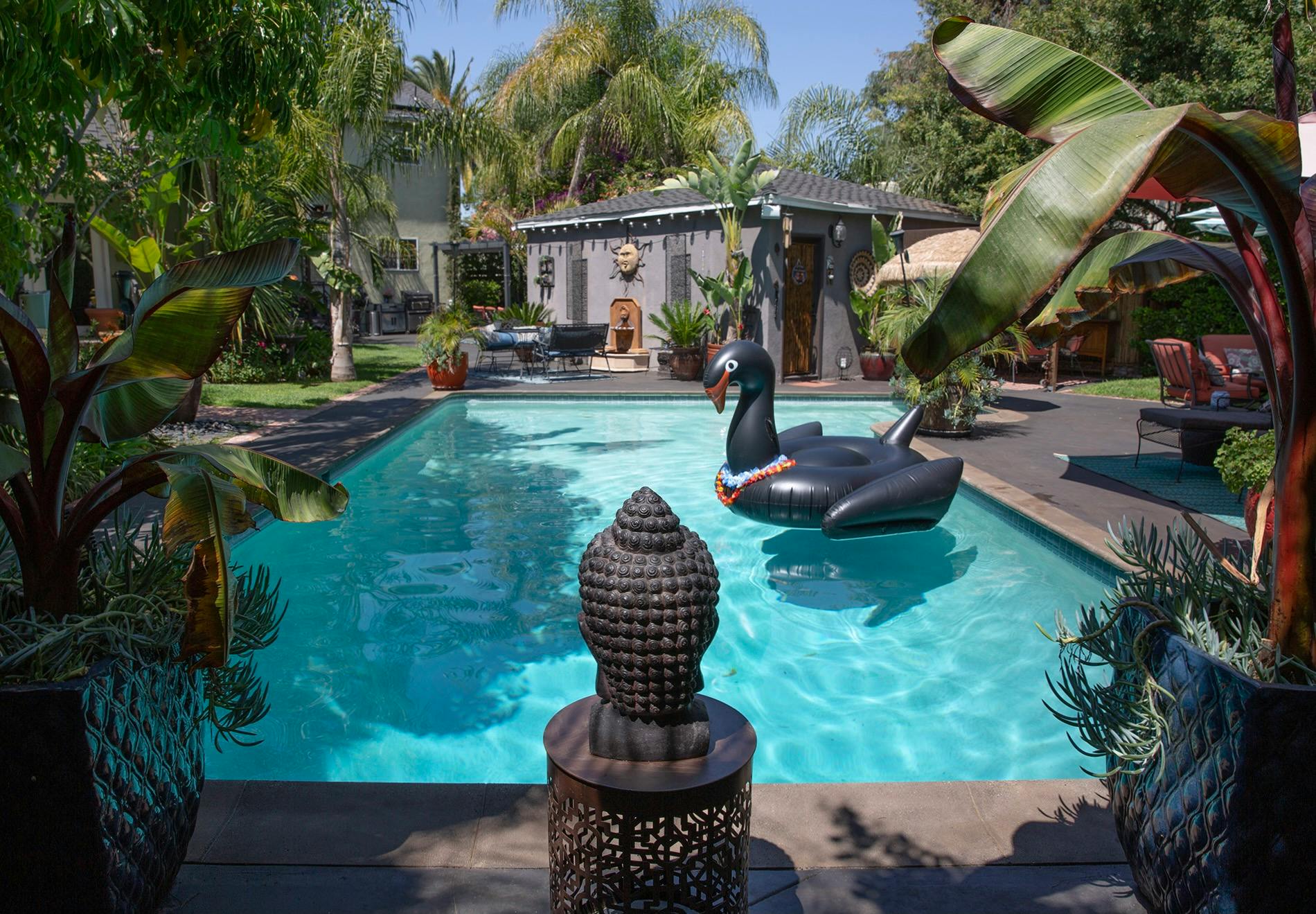 Tropical Paradise🌴 Pool, Hot Tub, Firepit, & Recrm - Private Pool